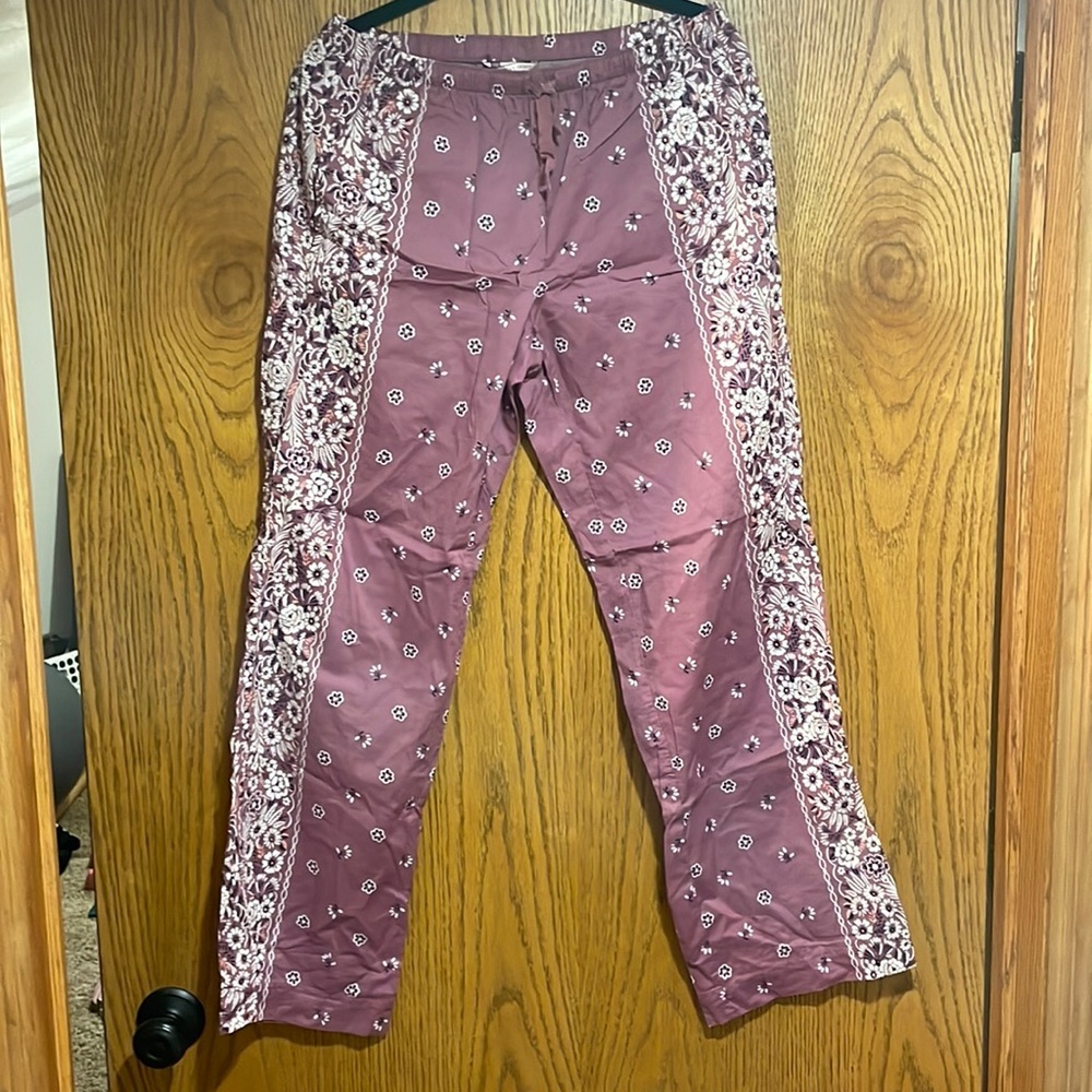 Victorias Secret purple paisley pajama pants. Small short